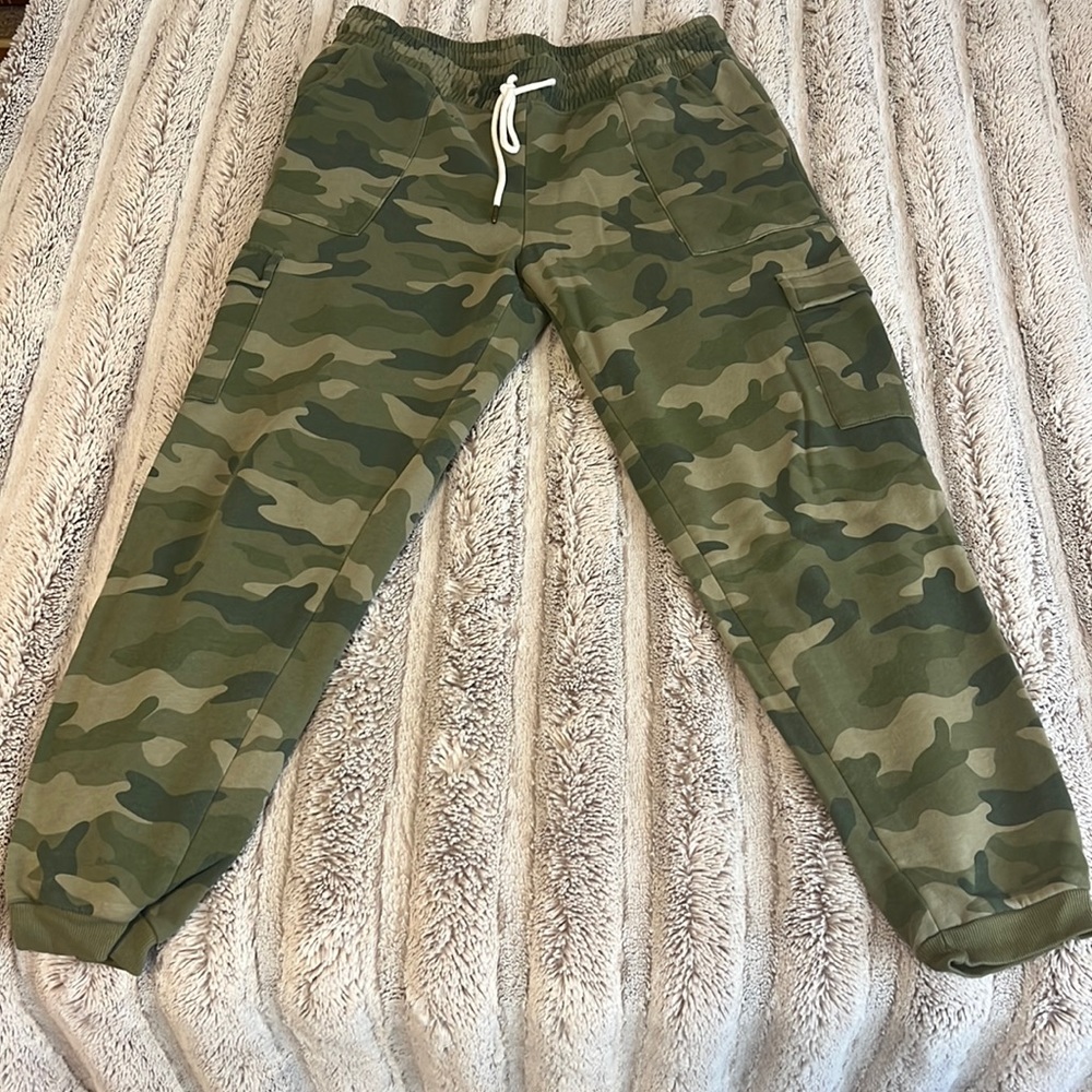 Camo joggers size M